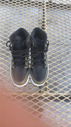 Air Jordan 1 Mid High-Top Sneakers size 6 no box
