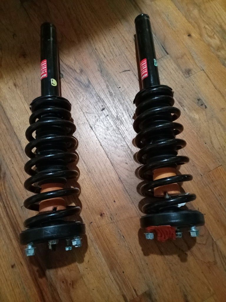 Rear Shocks Absorbers Toyota Corolla/ metric 09-13 Pontiac Vibe 09-10