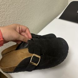 ***PENDING Size 7/8 Women's Shoes 