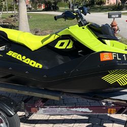 2024 Sea Doo TRIXX Jet Ski Only 11 Hours. Like New. Title. New Waterproof JBL Sound System.. Ready To Have Fun On The Water.