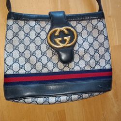 Gucci Sherry Line Leather Shoulder Bag Purse Line Navy Blue Vintage Bucket Interlocking PVC Authentic GG Canvas design

Good used condition
Outer Surf