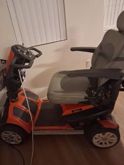 Golden Patriots scooter