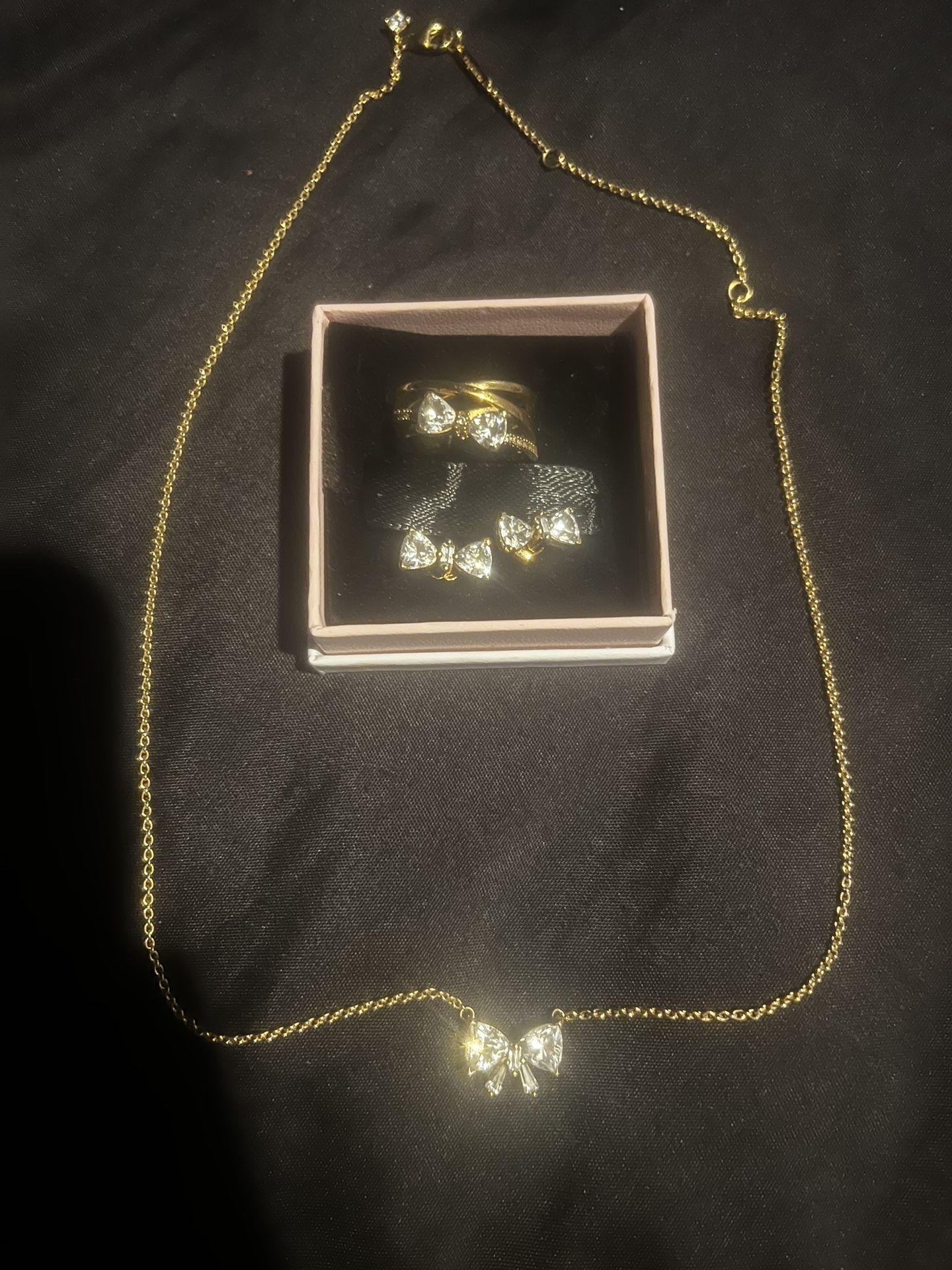 Authentic Pandora Jewelry Set (MAKE OFFER)