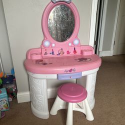 Two Girls Vanities With Stools