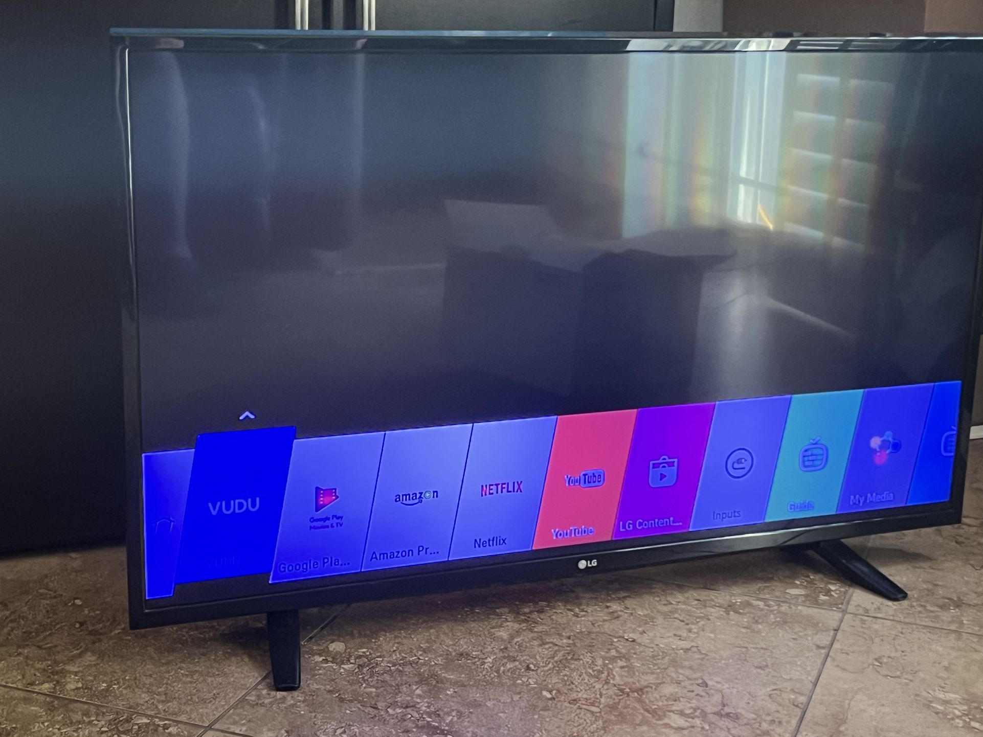 LG - 43" Class (42.5" Diag.) - LED - 1080p - Smart - HDTV