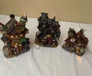 Halloween Village electric Restaurant Lighted Figurine