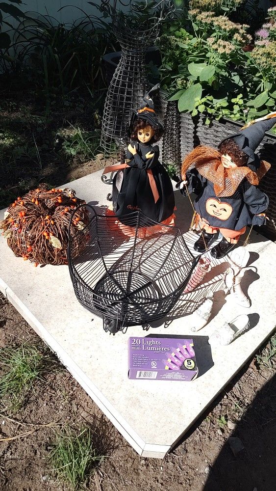 Vintage Halloween/October BRINN'S 1986 Calendar Doll & Accessories Decoration