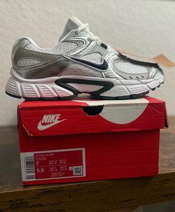 Nike v5 RNR size 7