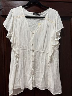 Doe & Rae ivory button front ruffle sleeve top