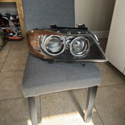 OEM ‘06-‘08 BMW 3 Series Passenger Side Headlight