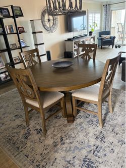 Beautiful almost new 60 inch round table solid wood with four chairs Beautiful almost new 60 inch round table solid wood with four chairs