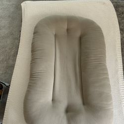 Snuggle Me Organic Infant Lounger. 
