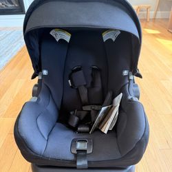 Nuna Car seat With Base