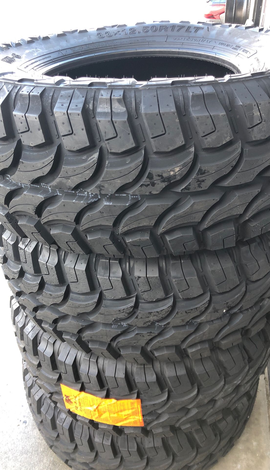 Tires 33x12.5x17
