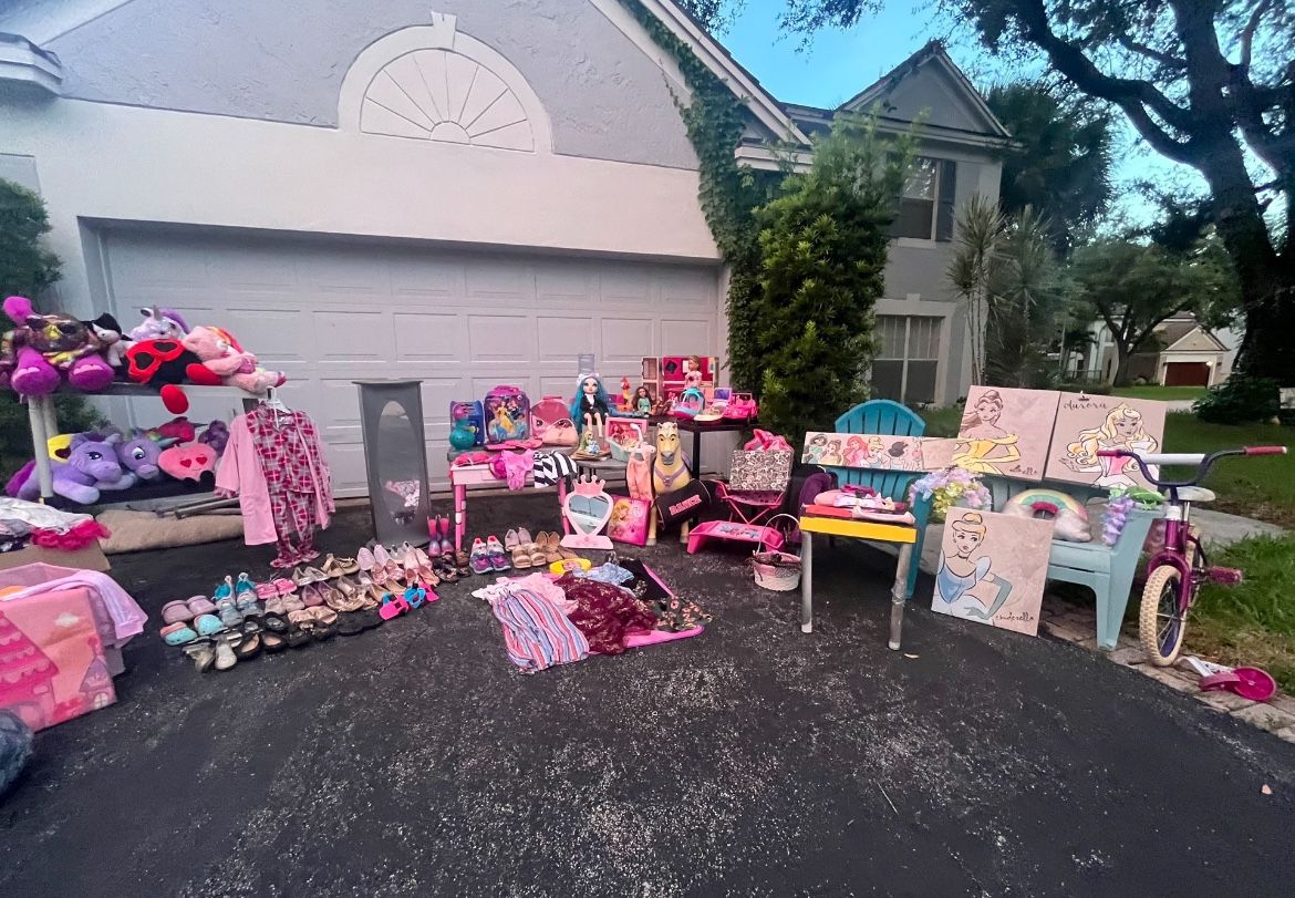 GIRL TOYS/SHOES/CLOTHES/BOOKS  