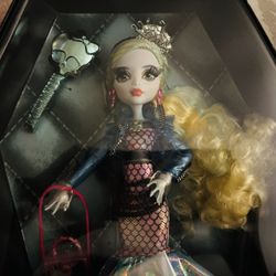 Moving out Special! - MONSTER HIGH - Haunt Couture Lagoona Blue - NIB 