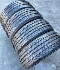 215 50 17 vendo un set de llantas usadas en excelente condición marca Michelin