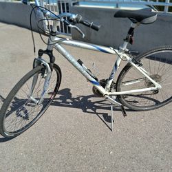 Trek 7100  white 21speed 17.5"