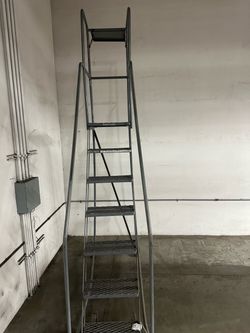 Industrial Rolling Safety Ladder