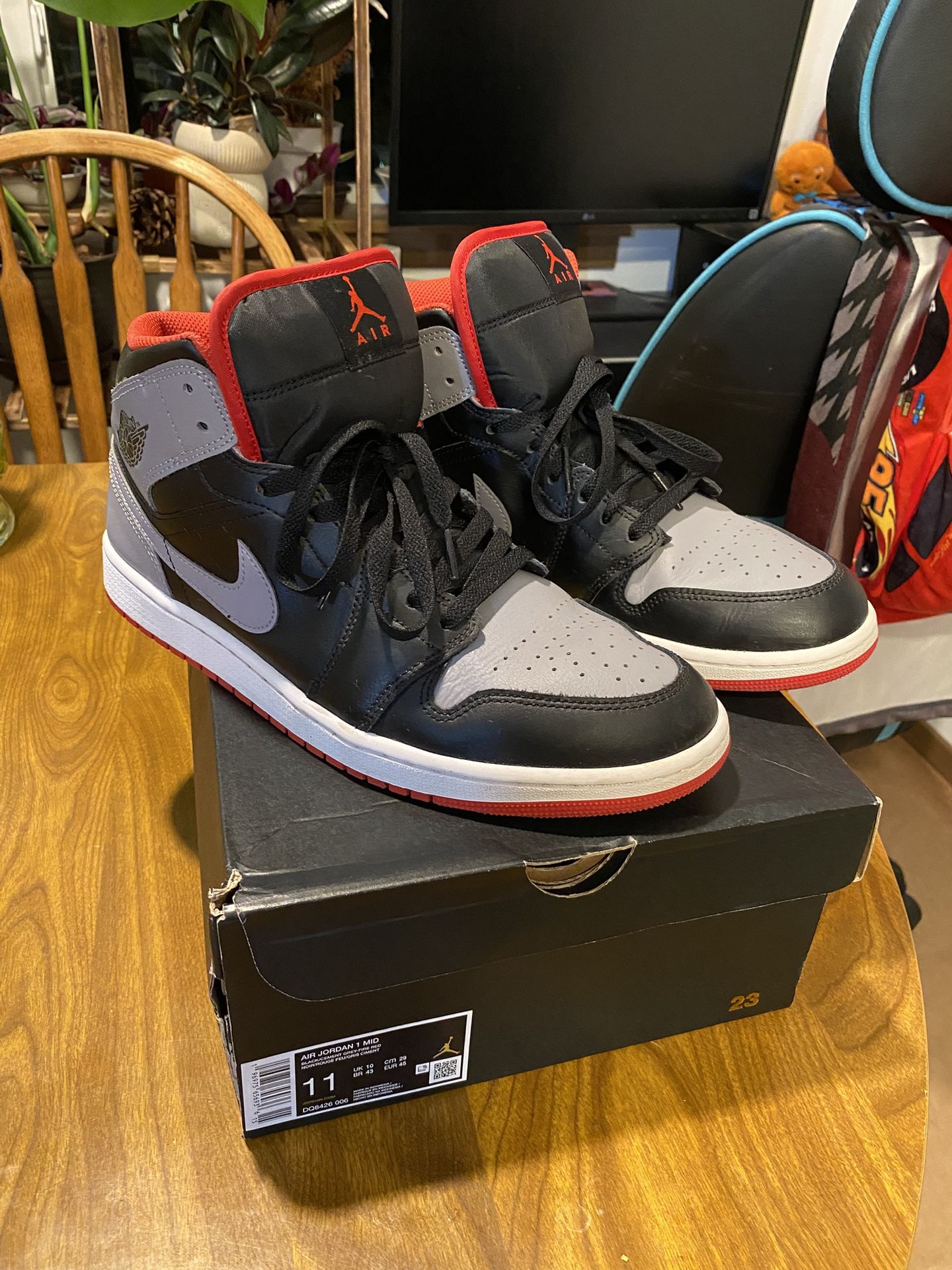 Nike Air Jordan 1 Mid 'Bred Shadow'