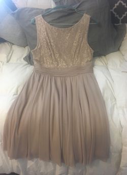 Gold dress Jessica Howard