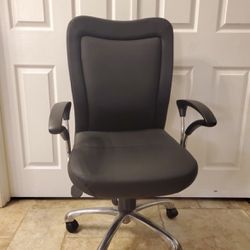 Office Chair in Like New Condition
