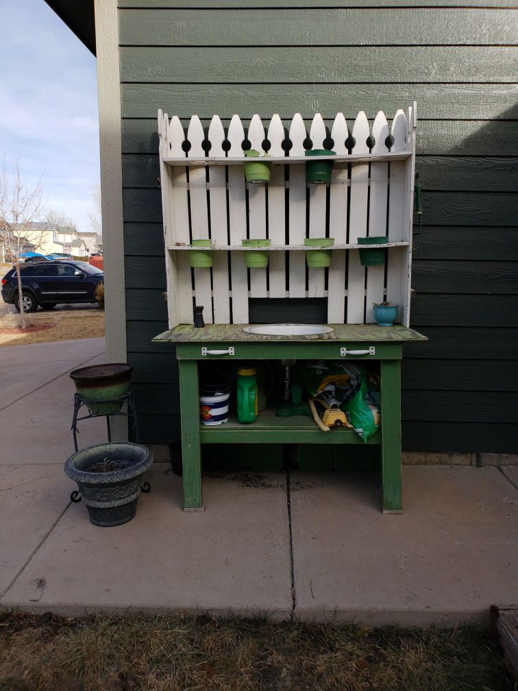 potting bench with working sink