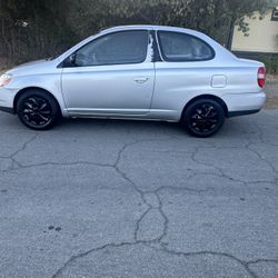 2001 Toyota Echo, clean title five speed manual grade all gas very reliable
