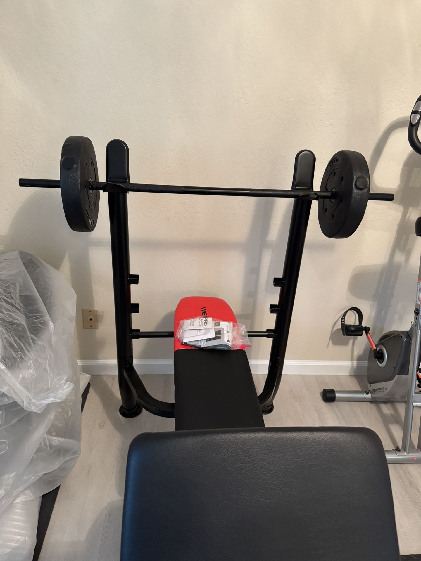 Weider Pro 265 Standard Bench with 80 Lb. Vinyl Weight Set-Like new