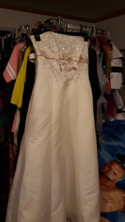 Wedding dress eggshell color size 12