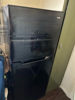 Refrigerator for apartment