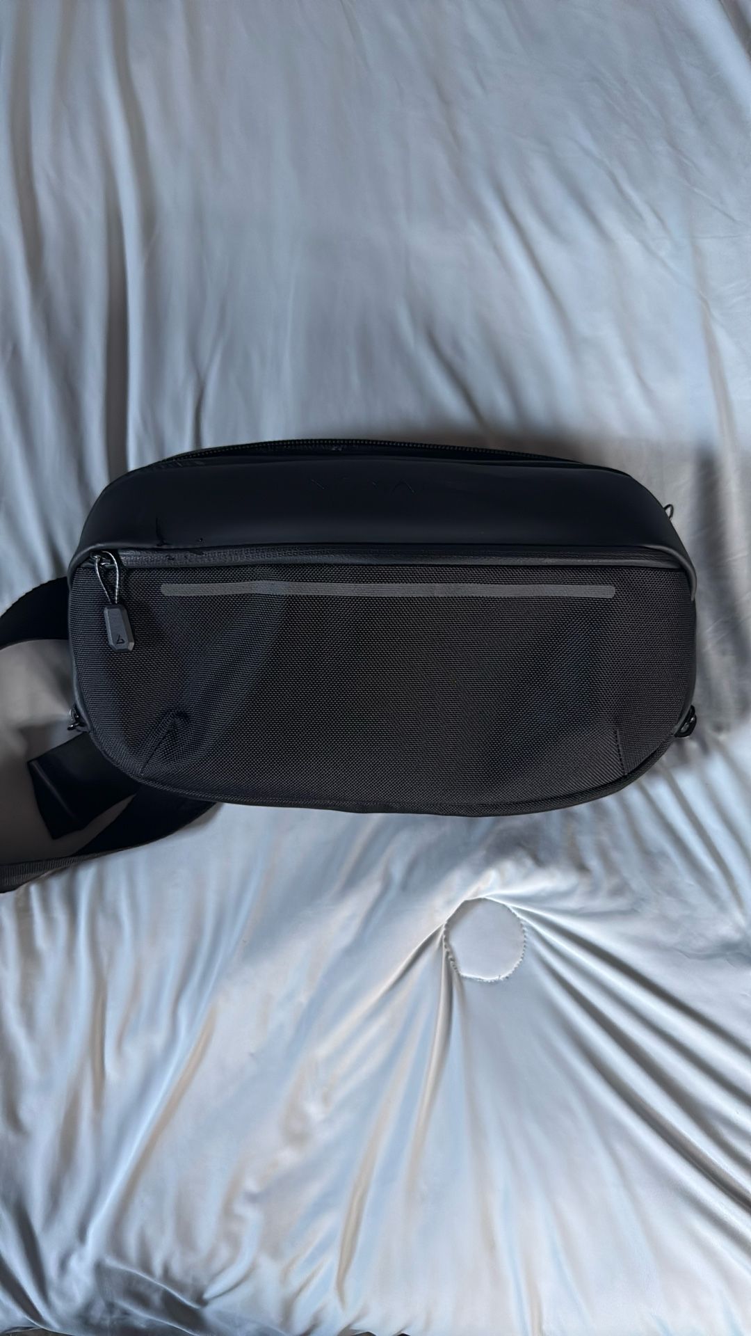 Nomadic Sling Bag 1 L w/ 2 L Expansion
