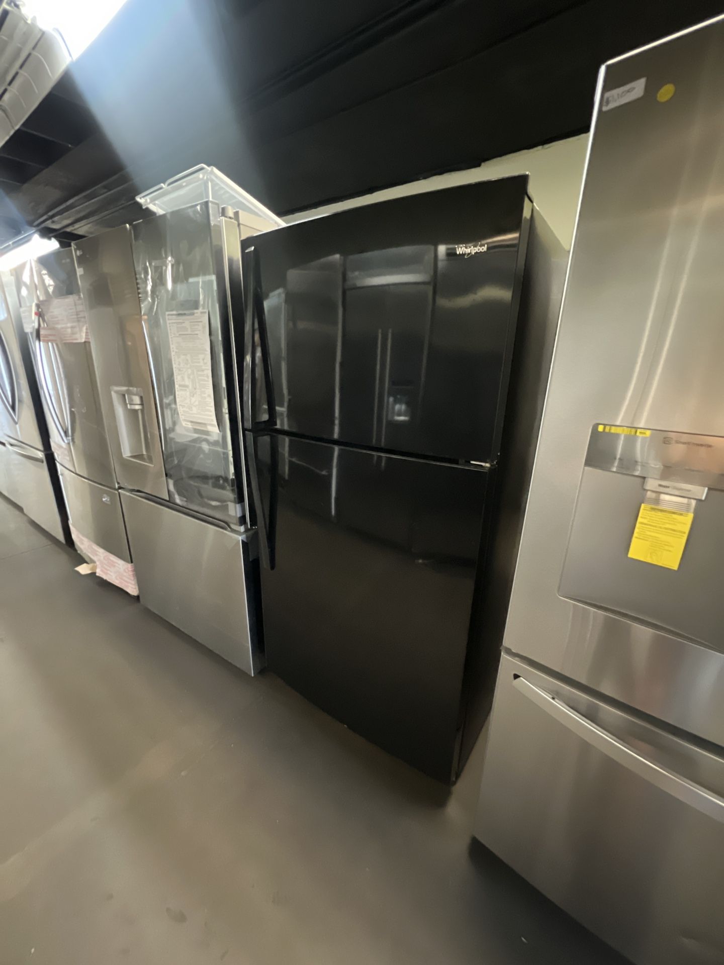 Whirlpool Apartment Size Gloss Black Top Freezer Refrigerator