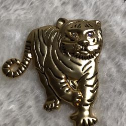 VINTAGE | JEWELRY  | VINTAGECRYSTAL EYED TIGER LARGE PENDANT BROOCH $35