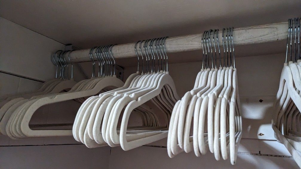 140 Count Velvet Hangers