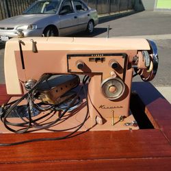 Vintage Kenmore Sewing Machine With Table 