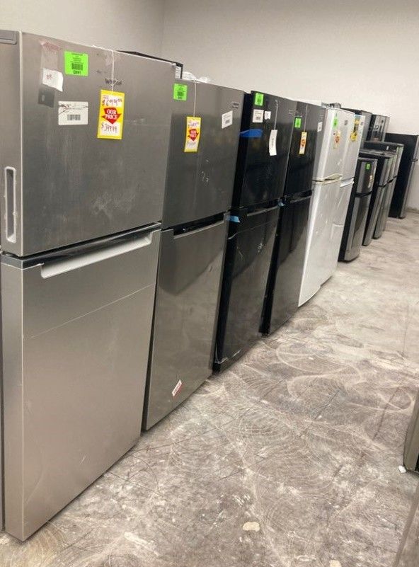 Refrigerators Frigidaire/Magic Chef/Whirlpool 10.1 cu 5 A