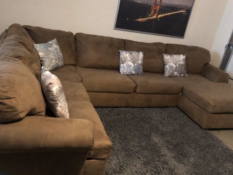 **Super Comfy** 3-piece Sectional U-shaped couch (sofa, chaise). washable covers