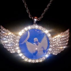 Personalized picture pendants and chains