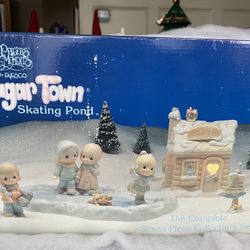 Retired Precious Moments Sugar Town Skating Pond Complete Matched Set 1996 Edition