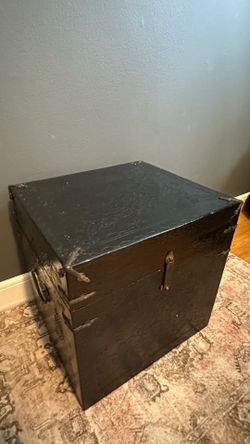 Black Lacquered Trunk