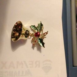 1960s Gold Tone Christmas Jingle Bell Brooch Pin