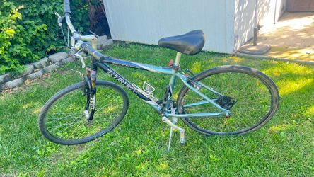 Trek 7200 Multitrack Hybrid Bike