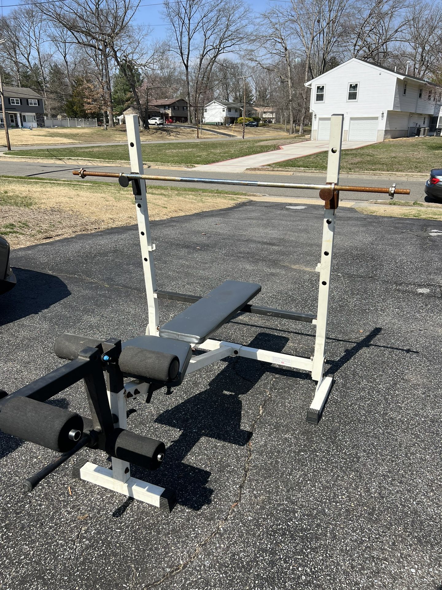 Weightlifting bench rack with barbell