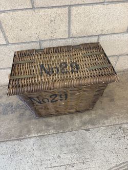 Vintage basket/basket/basket was lid/ basket with