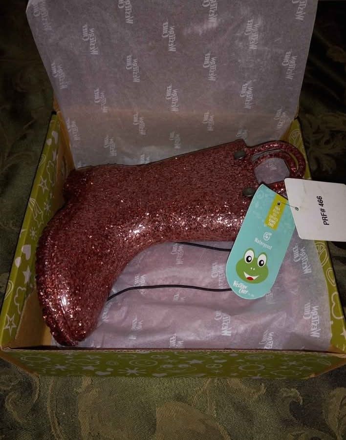 FIRM IN MERCED ‼️🌧️🌧️GIRLS RAIN BOOTS SIZE 8 NEW