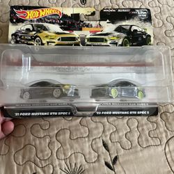 Hot Wheels 21 ford mustang rtr spec5 and 20 ford mustang rtr spec5 set