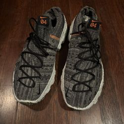 NIKE SPACE HIPPIE O4