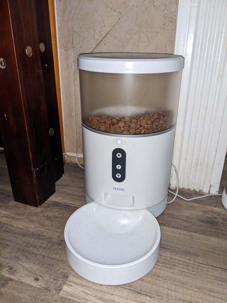 Pet Feeder (Automatic)