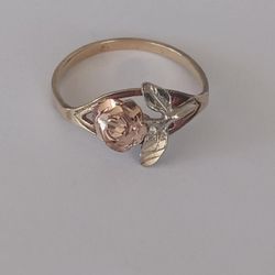 10kt red rose ring size 7